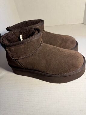 BearPaw Womans Suede Platform Ankle Boot in Brown 10